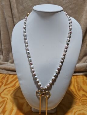 Floral Bead Necklace with Gold Bow Pendant - White/Pink